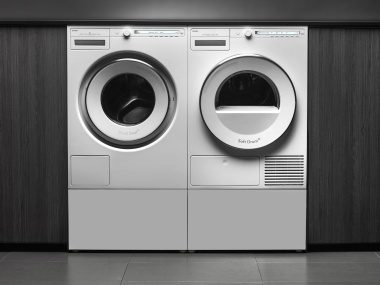 Корисна шухляда-підставка від ASKO ідеально підходить для зберігання всіх засобів для прання.